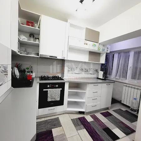 With 4 Rooms, Center Km Zero Bucharest, 4 Rooms, Minimum 4 Nights Apartamento *