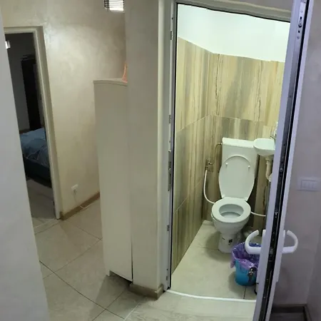 With 4 Rooms, Center Km Zero Bucharest, 4 Rooms, Minimum 4 Nights 아파트 *