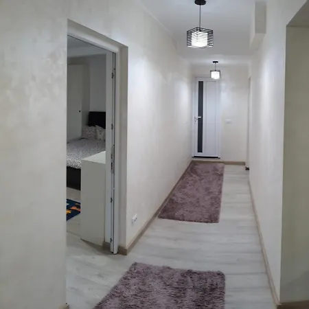 With 4 Rooms, Center Km Zero Bucharest, 4 Rooms, Minimum 4 Nights 아파트 *